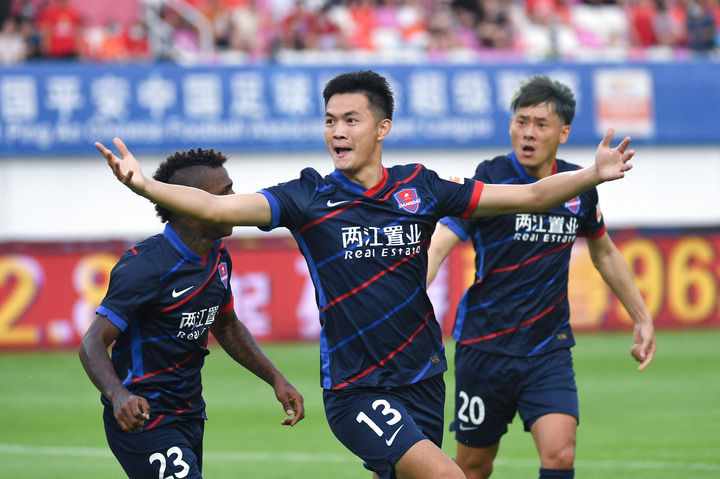 团队一无法战胜团队二 + 青训？唐圆被送给了 Royal Never Give Up ，输给了 LGD.Y ，遭遇了两连败。